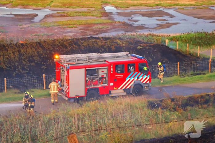 Bermbrand zet natuurgebied in vuur
