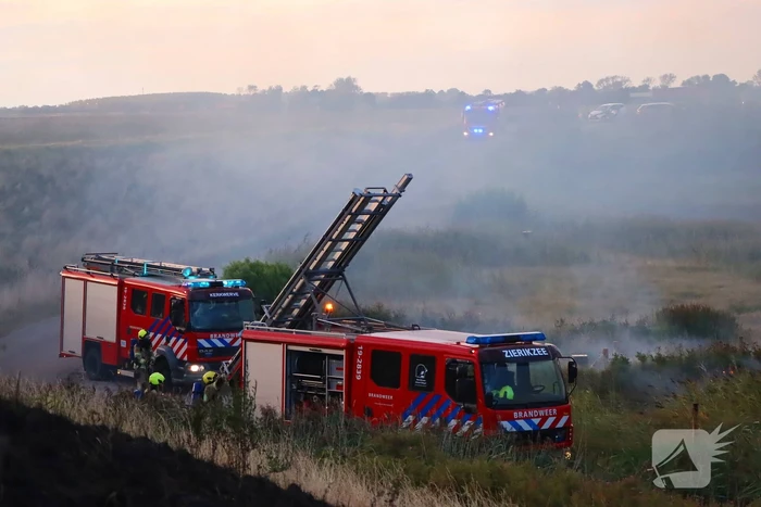 Bermbrand zet natuurgebied in vuur