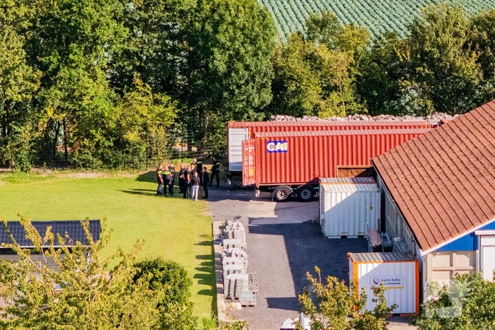 Zware politie-inzet bij boerderij
