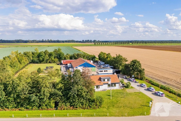 Zware politie-inzet bij boerderij
