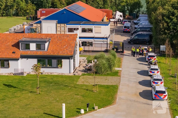 Zware politie-inzet bij boerderij