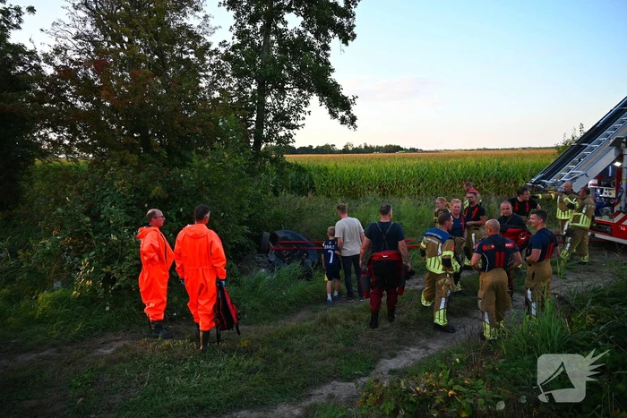 Ongeval met auto in de sloot