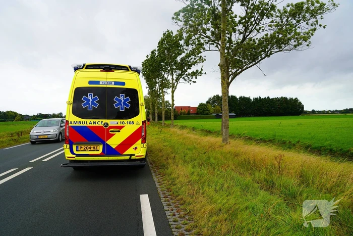 Verkeersongeval met auto in water