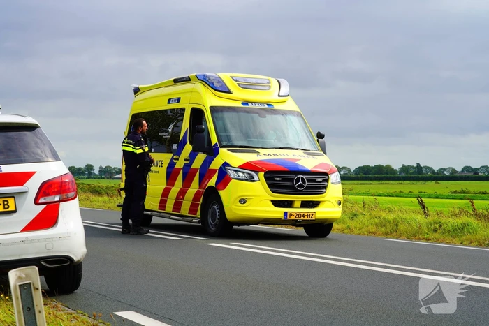 Verkeersongeval met auto in water