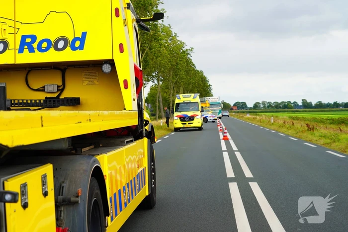 Verkeersongeval met auto in water