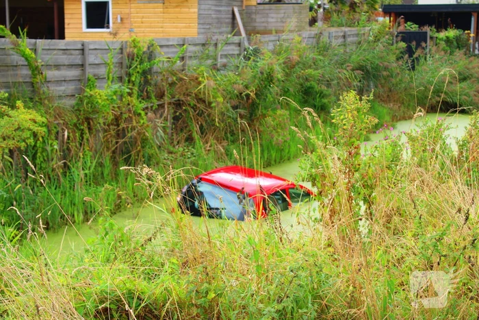 Berging na ongeval met voertuig te water