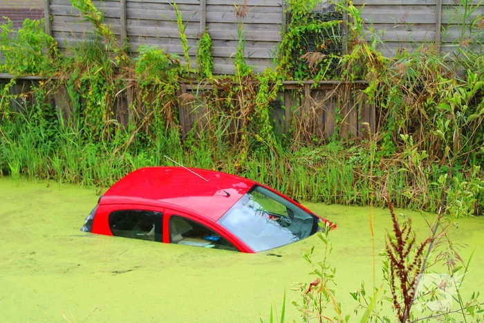 Berging na ongeval met voertuig te water