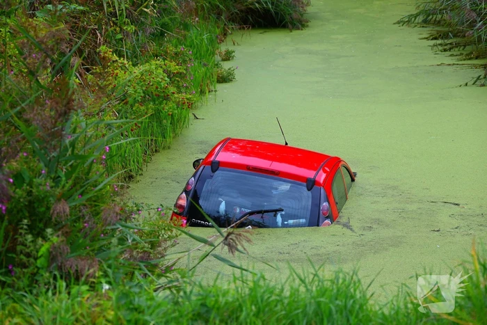 Berging na ongeval met voertuig te water