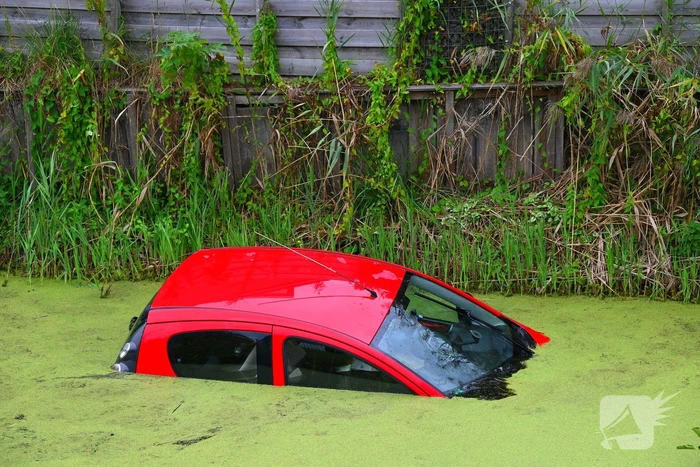 Berging na ongeval met voertuig te water