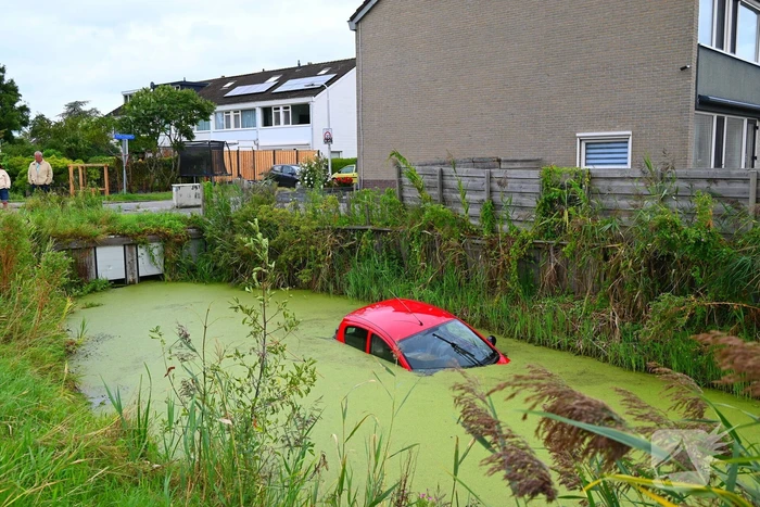 Berging na ongeval met voertuig te water