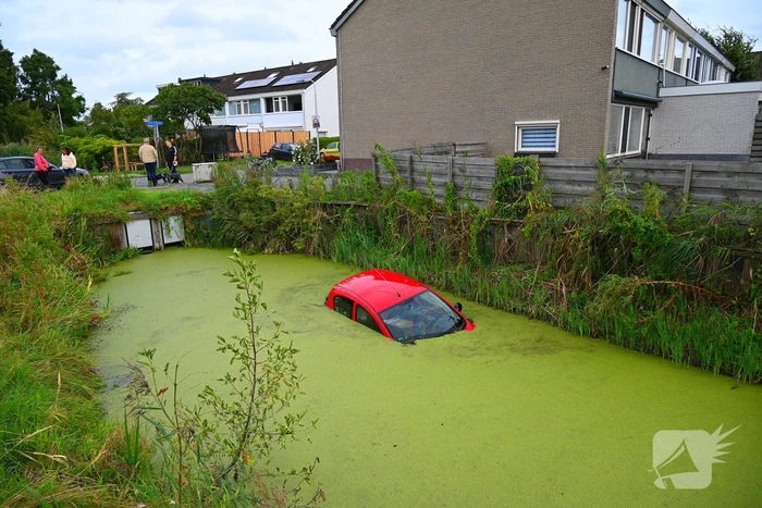Berging na ongeval met voertuig te water