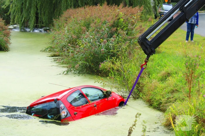 Berging na ongeval met voertuig te water