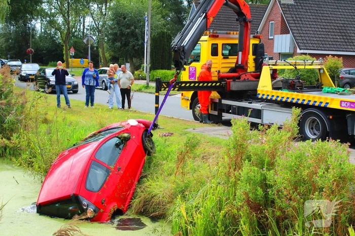Berging na ongeval met voertuig te water
