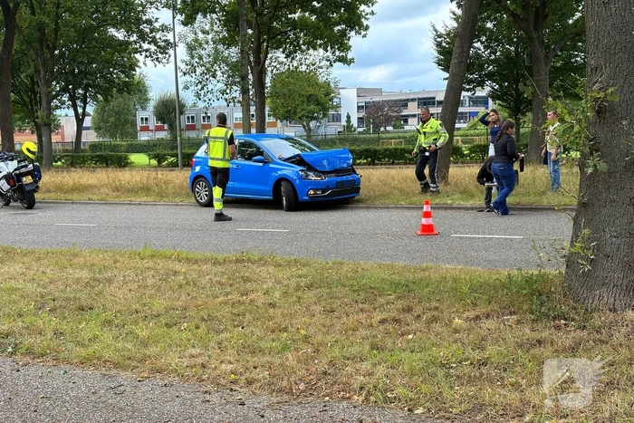 Auto's botsen achterop voorganger