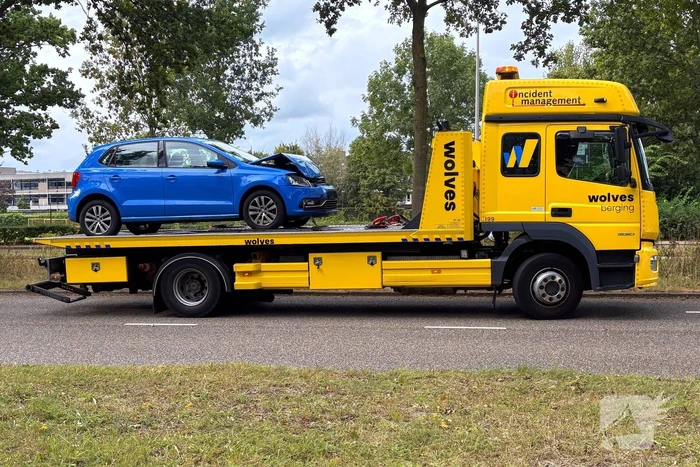 Auto's botsen achterop voorganger