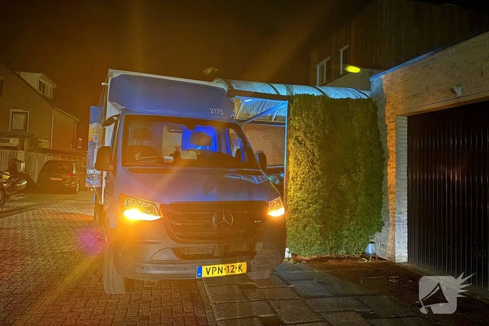 Bakwagen van boodschappen bezorgdienst ramt carpoort