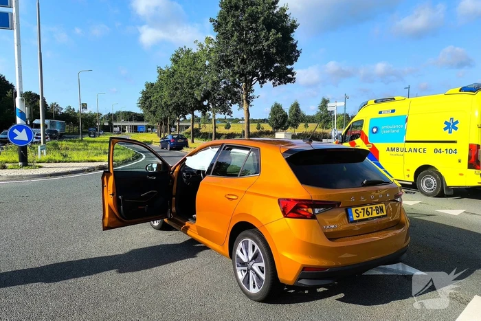 Grote schade na botsing op kruispunt