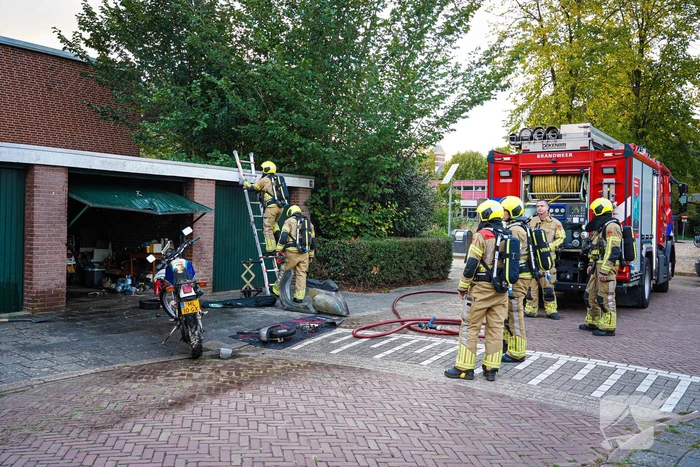 Veel brandschade aan garagebox