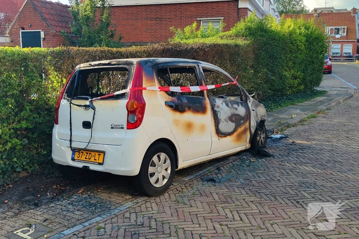 Auto door brand verwoest