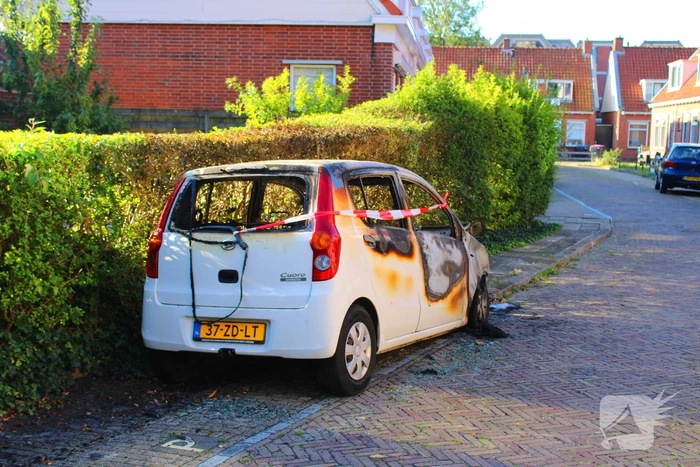 Auto door brand verwoest