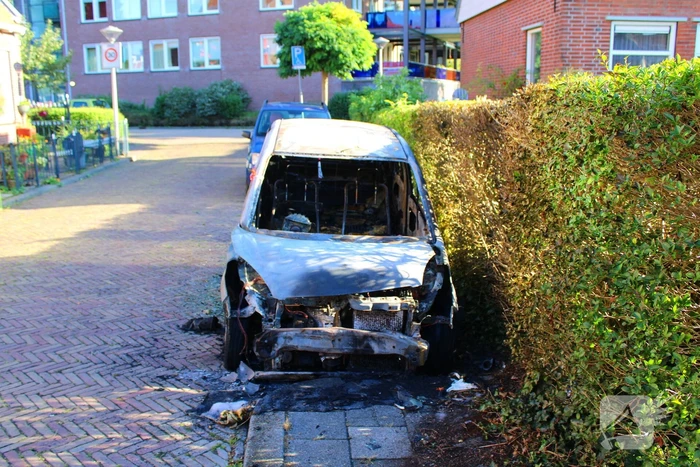 Auto door brand verwoest
