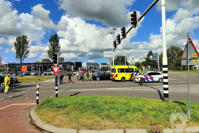 Scootmobiel en auto in botsing