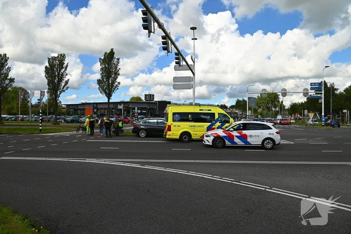 Scootmobiel en auto in botsing