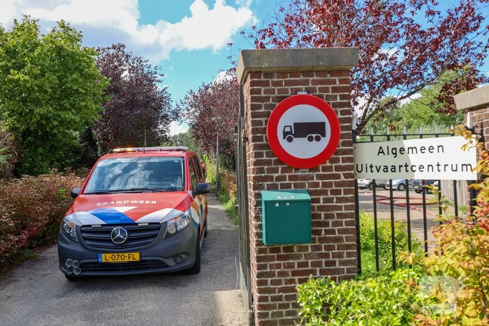 Brand in aula begraafplaats geblust