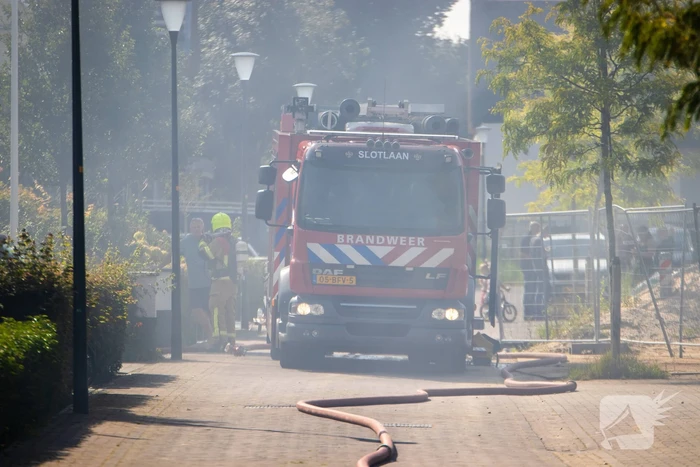 Pleziervaartuig volledig in brand