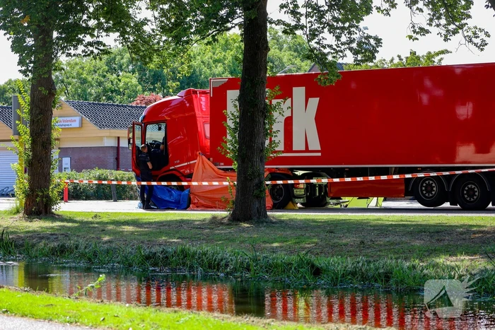 Dodelijk ongeval na aanrijding met vrachtwagen
