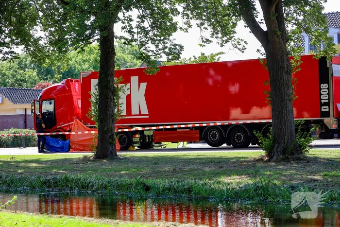 Dodelijk ongeval na aanrijding met vrachtwagen