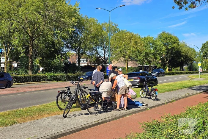 Snorfietser gewond na val, omstanders schieten te hulp