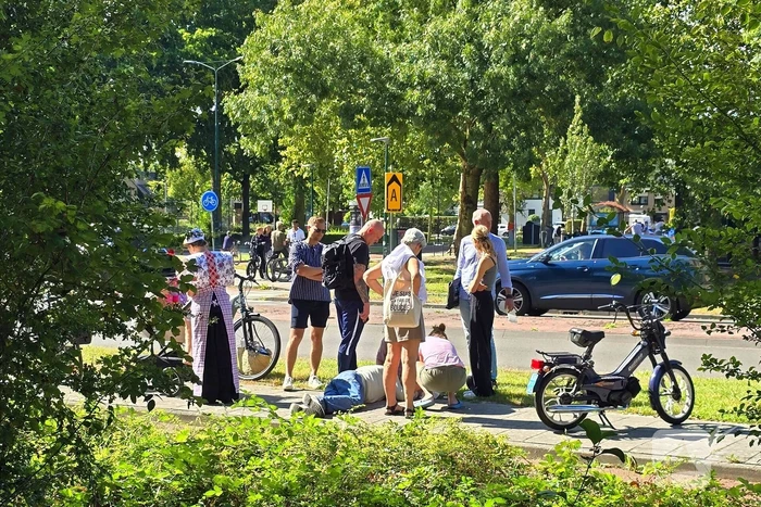 Snorfietser gewond na val, omstanders schieten te hulp