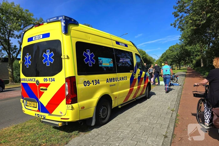 Snorfietser gewond na val, omstanders schieten te hulp