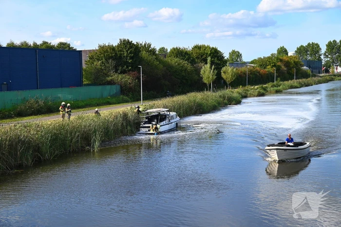 Plezierboot volledig uitgebrand