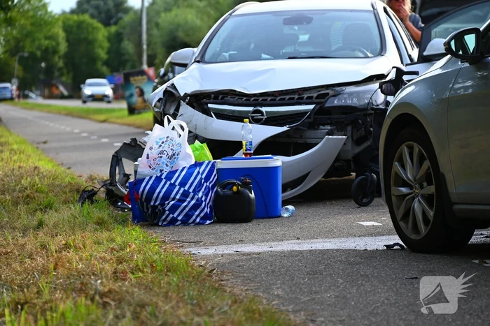 Vijf geparkeerde voertuigen beschadigd