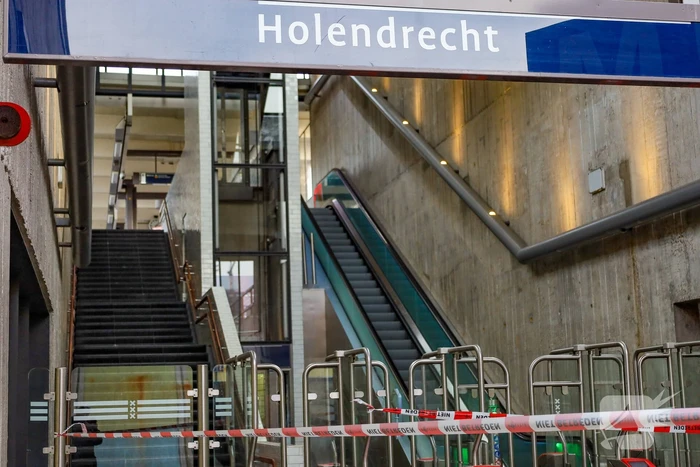 Aanrijding persoon door trein leidt tot stationafsluiting