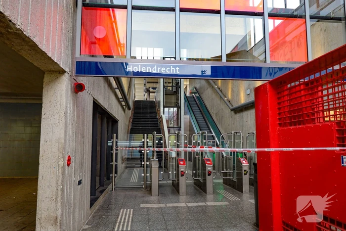 Aanrijding persoon door trein leidt tot stationafsluiting