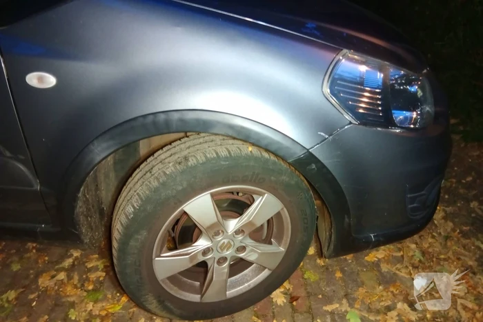 Auto ziet fatbike over het hoofd
