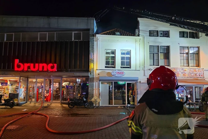 Grote brand boven winkels