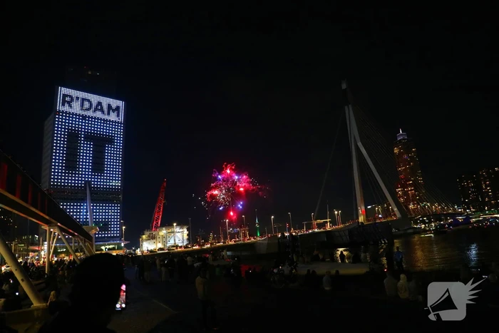 Duizenden mensen beleven spectaculaire afsluiting van Wereldhavendagen