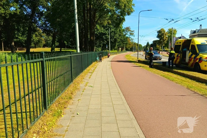 Politie brengt dochtertje veilig thuis na val met fiets