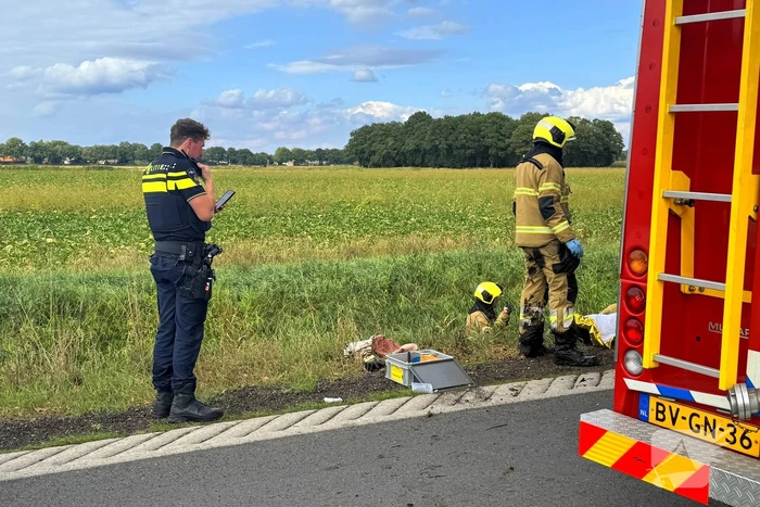 Scootmobiel belandt in sloot, man naar ziekenhuis