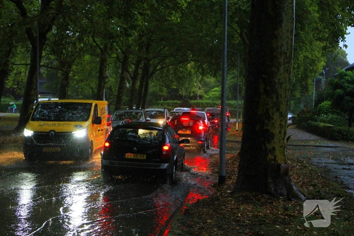 Hevige regenval hindert verkeer
