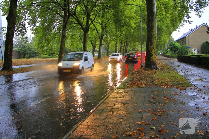 Hevige regenval hindert verkeer