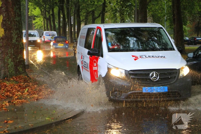 Hevige regenval hindert verkeer