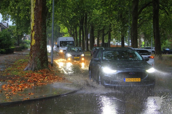 Hevige regenval hindert verkeer