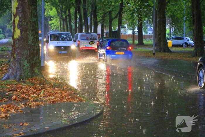 Hevige regenval hindert verkeer