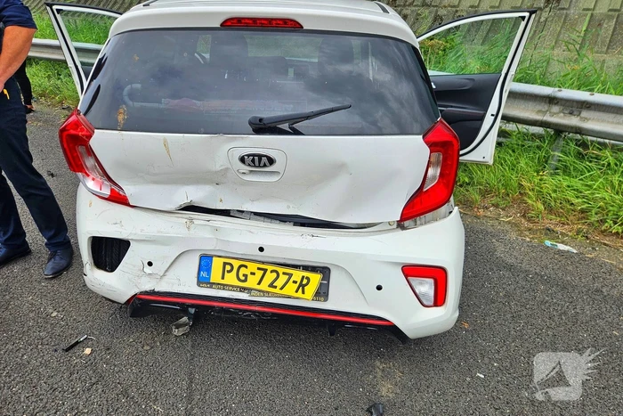 Zware schade na ongeval met twee auto's
