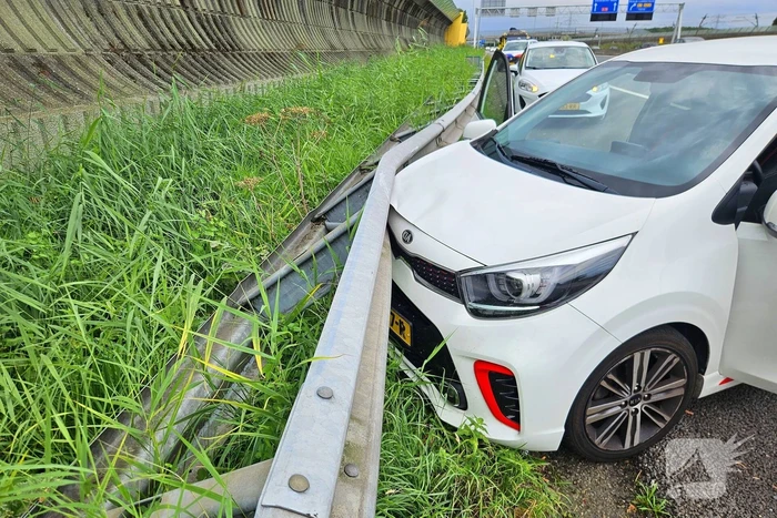 Zware schade na ongeval met twee auto's